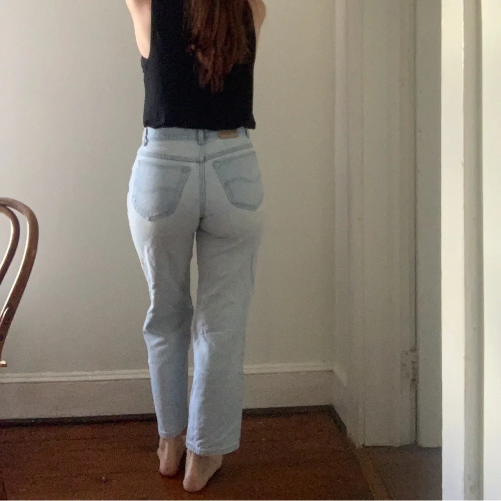 Vintage 90’s Lee Jeans High Waisted Straight Leg Light Wash Sz 29/30 - Picture 4 of 12